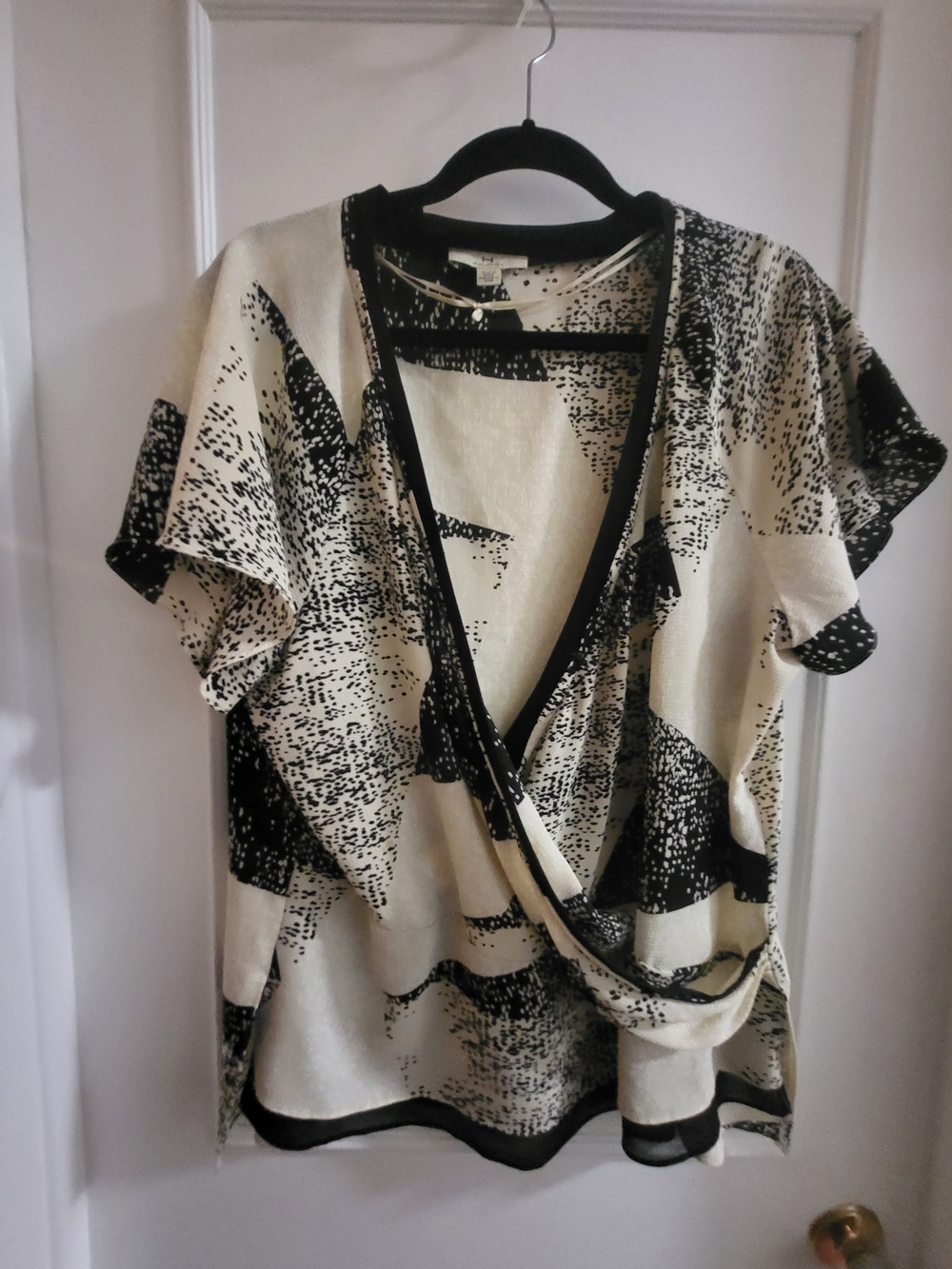 H by Halston Black & Cream Abstract Draped Surplice Top Size XL